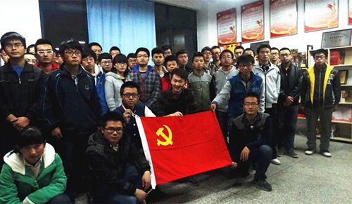 第56期入党积极分子志愿者开展为党员之家捐书活动